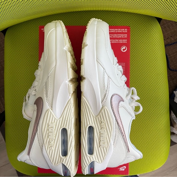 Women's Nike Air Max Excee Lea Sail/Mtlc Red Bronze (DM0837 100) Sold Out Rare - Picture 9 of 9